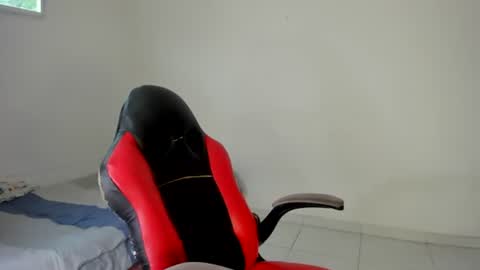 Snapshot of solar_moonie chatting on 09/18/25, 10:01 Moonie online show from 09/18/25, 10:01
