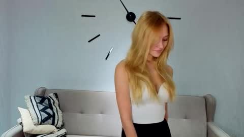 Snapshot of soledadrook chatting on 11/07/25, 06:19 Monica online show from 11/07/25, 06:19