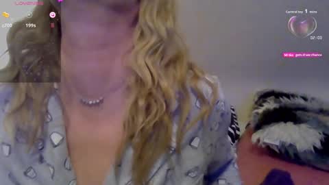 solesticia online show from 10/30/25, 01:07