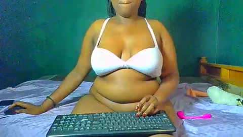 Snapshot of sollybunny chatting on 04/20/26, 12:02 Solly bunny online show from 04/20/26, 12:02