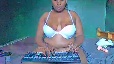 Snapshot of sollybunny chatting on 04/24/26, 08:17 Solly bunny online show from 04/24/26, 08:17