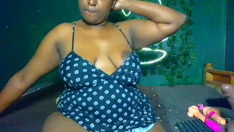 Snapshot of sollybunny chatting on 06/27/26, 02:49 Solly bunny online show from 06/27/26, 02:49