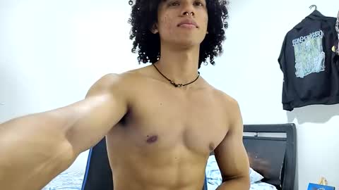 Snapshot of solorizo chatting on 02/28/26, 04:24 Hi Im Weller Check my Bio online show from 02/28/26, 04:24