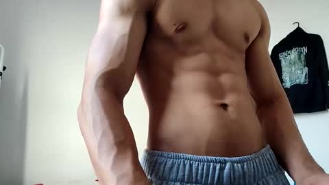 Snapshot of solorizo chatting on 03/06/26, 10:28 Hi Im Weller Check my Bio online show from 03/06/26, 10:28