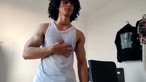 Snapshot of solorizo chatting on 03/07/26, 10:40 Hi Im Weller Check my Bio online show from 03/07/26, 10:40