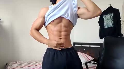 Snapshot of solorizo chatting on 03/11/26, 09:32 Hi Im Weller Check my Bio online show from 03/11/26, 09:32