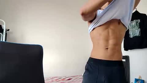 Snapshot of solorizo chatting on 03/13/26, 09:54 Hi Im Weller Check my Bio online show from 03/13/26, 09:54