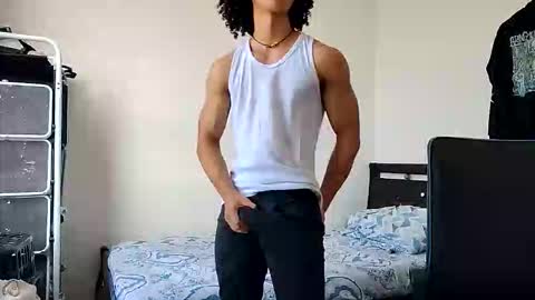 Snapshot of solorizo chatting on 03/18/26, 08:23 Hi Im Weller Check my Bio online show from 03/18/26, 08:23