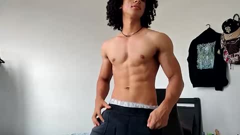 Snapshot of solorizo chatting on 03/26/26, 09:09 Hi Im Weller Check my Bio online show from 03/26/26, 09:09