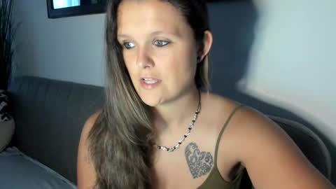 Snapshot of someonesday chatting on 10/27/25, 06:17 SomeonesDay online show from 10/27/25, 06:17