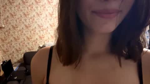 Snapshot of somerfrieler chatting on 09/29/25, 04:34 Hello My name is Jane  im new model here and little but shy but curious. online show from 09/29/25, 04:34