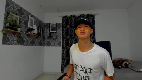 Snapshot of son_hades chatting on 01/15/26, 08:01 son_hades online show from 01/15/26, 08:01