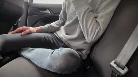 Snapshot of sondages chatting on 11/27/25, 12:29 Sondages online show from 11/27/25, 12:29