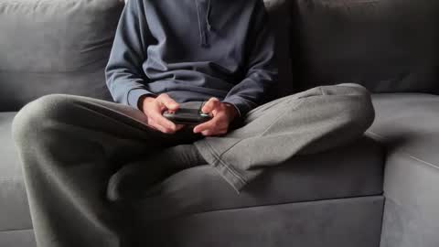 Snapshot of sondages chatting on 12/21/25, 10:44 Sondages online show from 12/21/25, 10:44