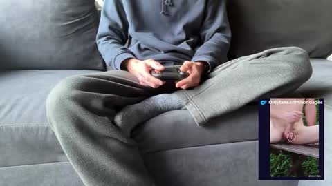 Snapshot of sondages chatting on 12/22/25, 10:01 Sondages online show from 12/22/25, 10:01