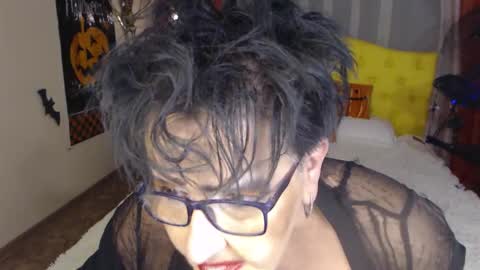 sondrariddle online show from 10/11/25, 10:41