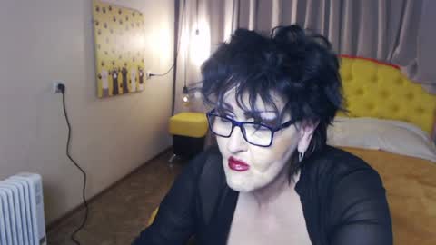 Snapshot of sondrariddle chatting on 03/25/26, 10:05 sondrariddle online show from 03/25/26, 10:05