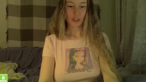 Snapshot of song_to_the_siren chatting on 12/21/24, 03:31 Mary online show from 12/21/24, 03:31