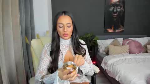 Sonia  Rey online show from 09/25/25, 07:17