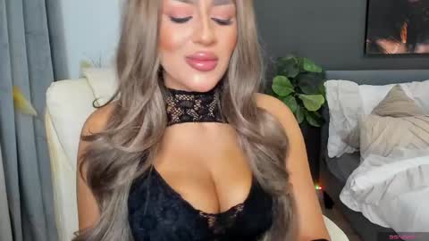 Snapshot of sonia__rey chatting on 05/18/26, 05:52 Sonia Rey online show from 05/18/26, 05:52