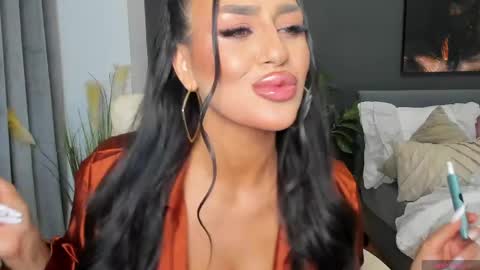 Snapshot of sonia__rey chatting on 05/19/26, 06:58 Sonia Rey online show from 05/19/26, 06:58