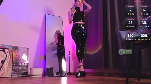 Snapshot of sonia__rose chatting on 01/28/25, 04:08 Sonia online show from 01/28/25, 04:08