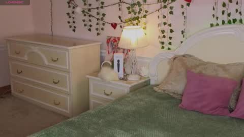 Sonia Meow online show from 09/15/25, 06:02