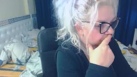 Snapshot of sonyamilf chatting on 01/20/25, 05:48 Sonya online show from 01/20/25, 05:48