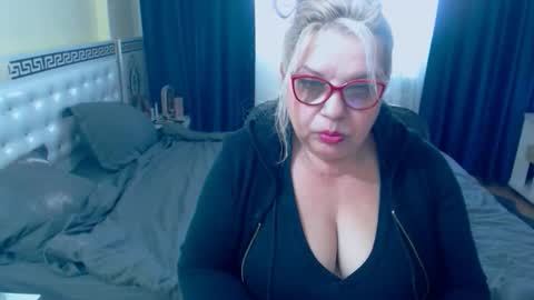 Snapshot of sonyamilf chatting on 01/14/26, 01:28 Sonya online show from 01/14/26, 01:28