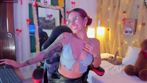 sophie online show from 12/19/25, 08:16