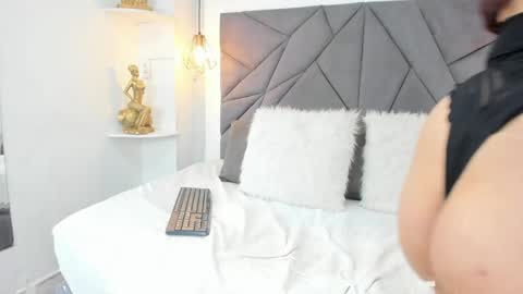 Sophia online show from 05/06/26, 11:43