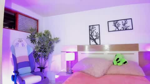 sophia_duarte_ online show from 05/25/26, 11:49