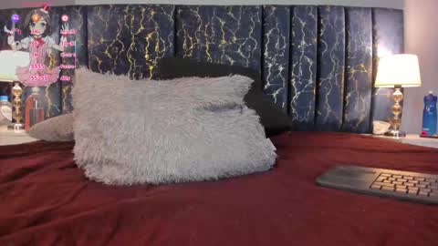 Snapshot of sophia_lemos chatting on 10/31/25, 12:06 Sofia online show from 10/31/25, 12:06