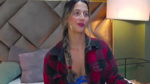 Snapshot of sophia_loreenn chatting on 01/08/26, 01:46 Sofia online show from 01/08/26, 01:46