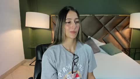 Snapshot of sophia_loreenn chatting on 02/04/26, 01:50 Sofia online show from 02/04/26, 01:50