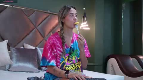 Snapshot of sophia_loreenn chatting on 07/09/26, 12:53 Sofia online show from 07/09/26, 12:53