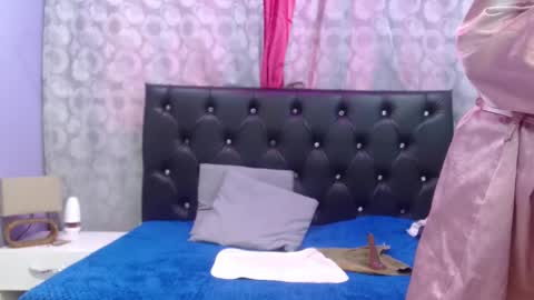 Snapshot of sophia_ny chatting on 02/13/25, 09:06 SOPHIA online show from 02/13/25, 09:06