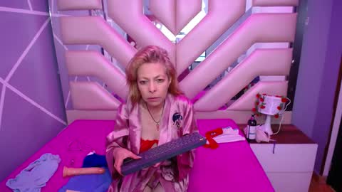 Snapshot of sophia_ny chatting on 02/22/25, 09:59 SOPHIA online show from 02/22/25, 09:59