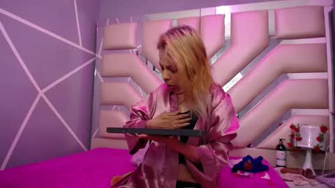 Snapshot of sophia_ny chatting on 02/24/25, 11:09 SOPHIA online show from 02/24/25, 11:09