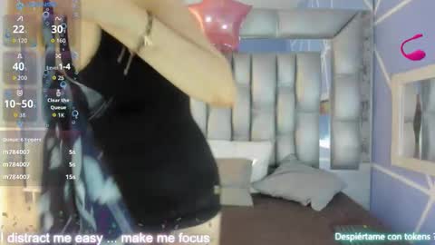 Snapshot of sophia_ny chatting on 12/15/25, 02:21 SOPHIA online show from 12/15/25, 02:21