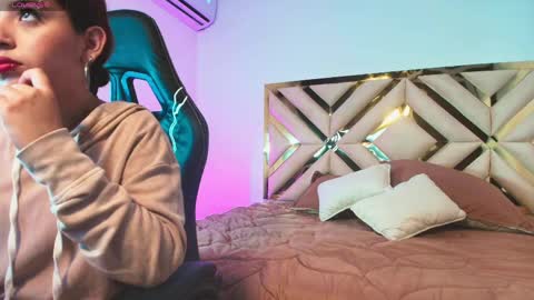 sophia_velvett online show from 04/14/26, 12:00