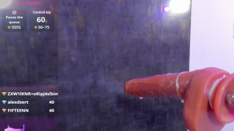 Snapshot of sophia_vivas chatting on 02/09/25, 12:39 SHOPIA online show from 02/09/25, 12:39