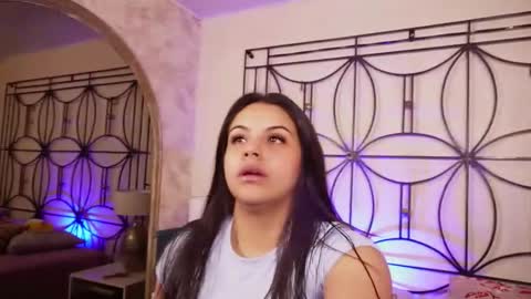 Snapshot of sophia_wilsonn_ chatting on 12/18/25, 11:16 Sofi online show from 12/18/25, 11:16