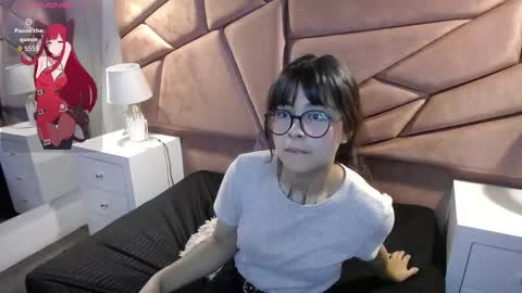 Snapshot of sophiaa_7 chatting on 09/15/25, 11:21 Sophi online show from 09/15/25, 11:21