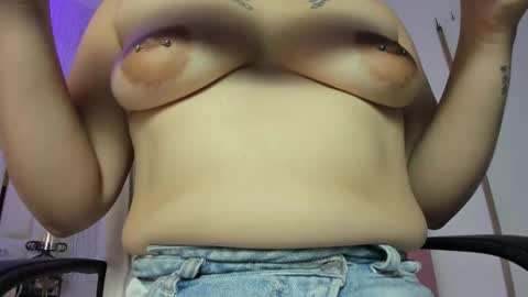 Snapshot of sophiaa_miilk chatting on 03/29/26, 07:03 Sofia online show from 03/29/26, 07:03