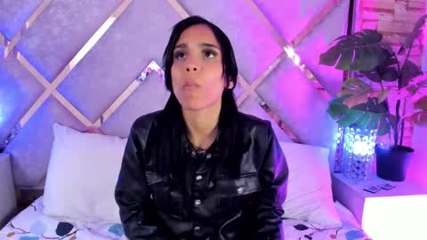 Sophia Paris online show from 12/15/25, 01:54