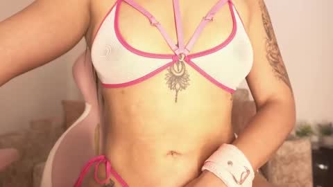 Snapshot of sophiacolemann chatting on 05/18/26, 04:07 sophiacolemann online show from 05/18/26, 04:07
