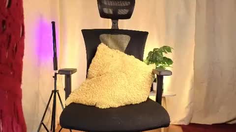 Snapshot of sophiadumont chatting on 07/23/26, 10:57 Sophia online show from 07/23/26, 10:57