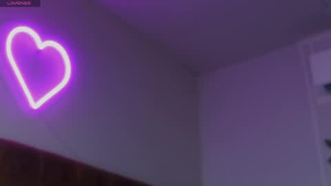 Snapshot of sophialaxx chatting on 05/13/26, 07:11 Sophia online show from 05/13/26, 07:11