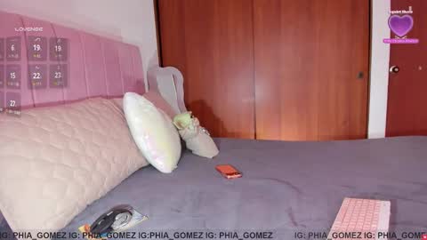 Snapshot of sophiaparker_ chatting on 11/12/25, 11:43 online show from 11/12/25, 11:43